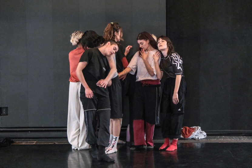 Aurélie Fiagaro, Cheline Lacroix, Gabrielle Kachan, Kimberley de Jong, Myriam Arseneault Campbell, Ariane Levasseur, Châtelaine Côté-Rioux © Luc Senécal | Cellule Desnoyers produced by Le Carré des Lombes, as part of Compagnonnage 23