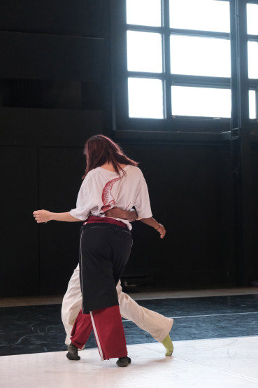 Myriam Arseneault Campbell, Aurélie Figaro © Luc Senécal | Cellule Desnoyers produced by Le Carré des Lombes, as part of Compagnonnage 23