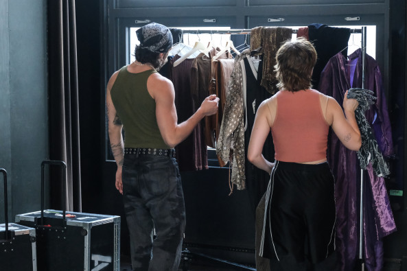 Return in images of Jean-Benoit Labrecque's solo created from Danièle Desnoyers' Duos pour corps et instruments produced by Le Carré des Lombes in the context of Compagnonnage 2023, with Jean-Benoit Labrecque and Camil Bellefleur © Luc Senécal