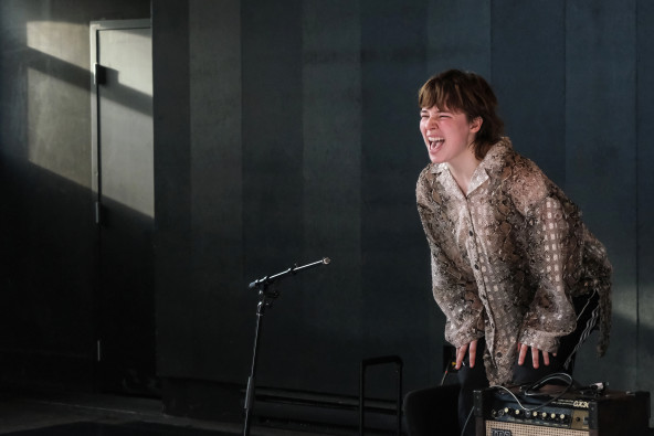 Return in images of Jean-Benoit Labrecque's solo created from Danièle Desnoyers' Duos pour corps et instruments produced by Le Carré des Lombes in the context of Compagnonnage 2023, with Camil Bellefleur © Luc Senécal