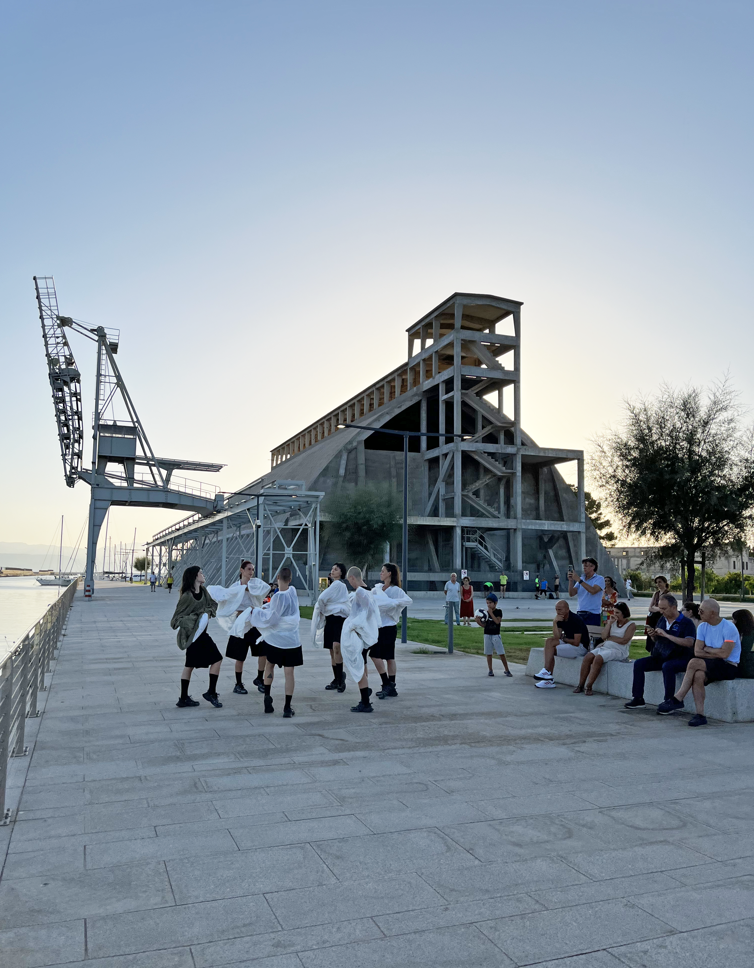 Parco Nervi, Cagliari | Myriam Arseneault Campbell, Giulia Cannas, Châtelaine Côté-Rioux, Rachele Montis, Nunzia Picciallo, Brontë Poiré-Prest, Elisa Zedda © Danièle Desnoyers